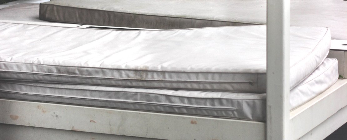 clean your mattress so that it looks fresh